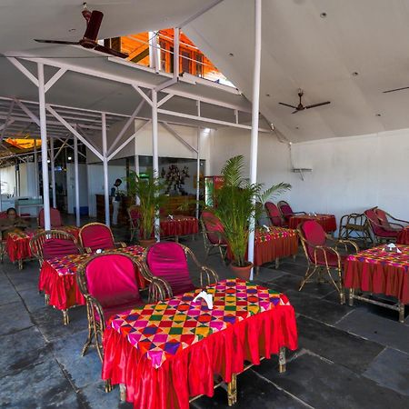 Om Sai Beach Resort Агонда Екстер'єр фото