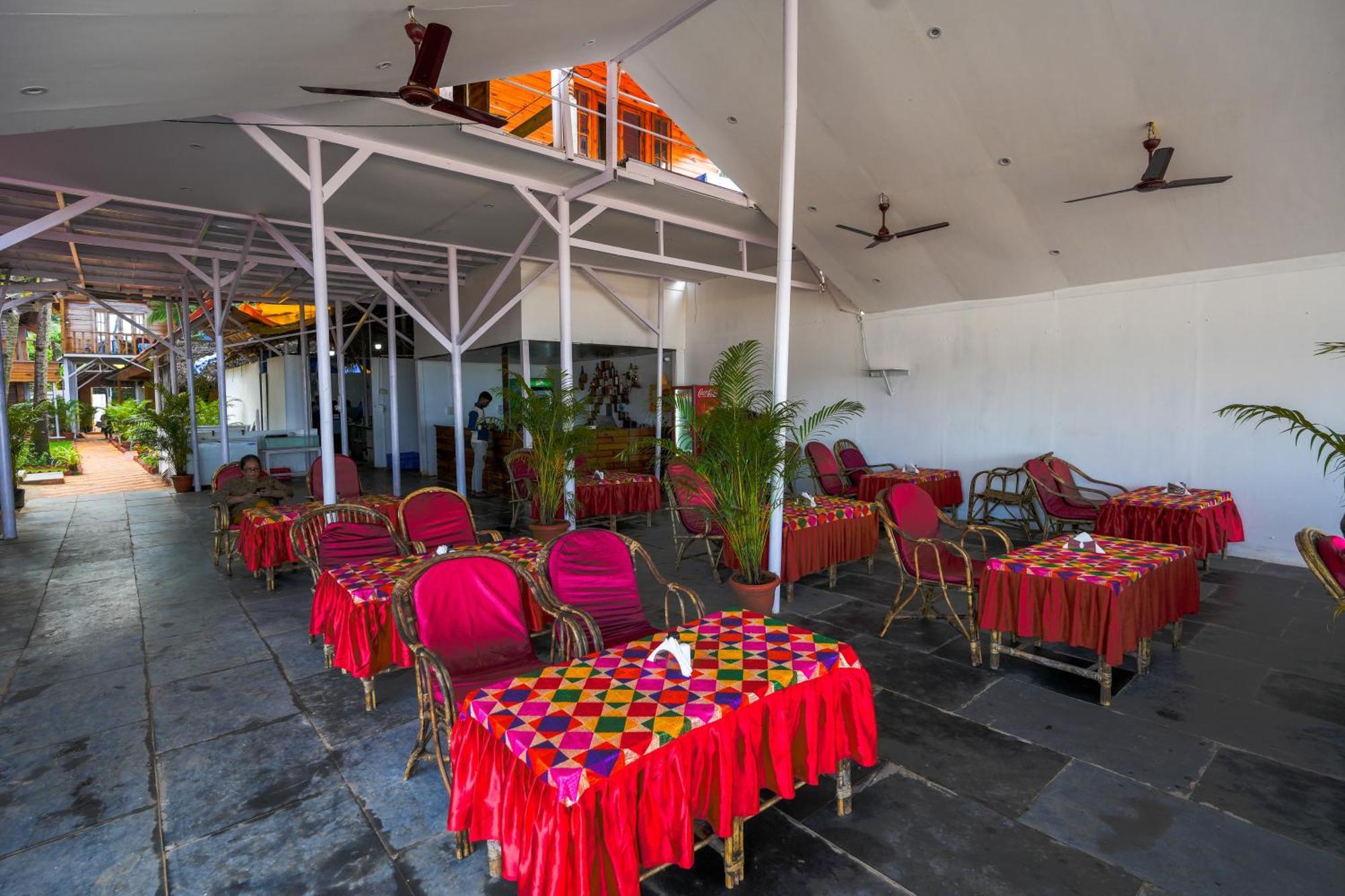 Om Sai Beach Resort Агонда Екстер'єр фото