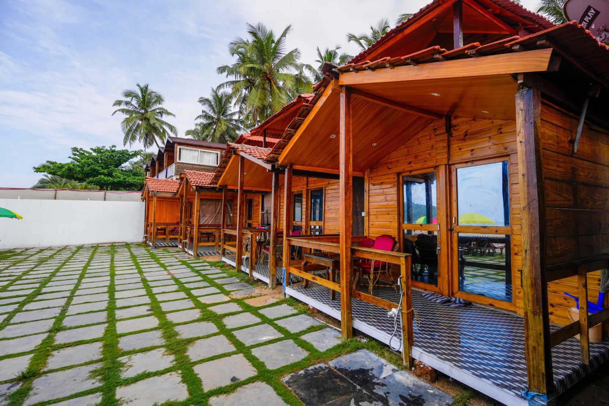 Om Sai Beach Resort Агонда Екстер'єр фото