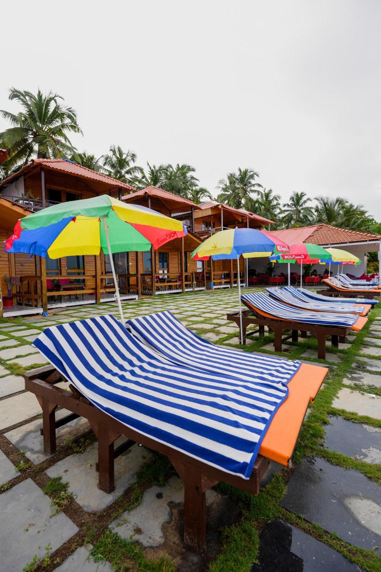 Om Sai Beach Resort Агонда Екстер'єр фото
